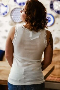 Débardeur En Dentelle Laine Et Soie Ivoire -Velours Intime Boutique chemise sans manche laine et soie fraly ivoire 1