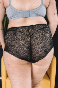 Culotte Haute Carey Finesse Invisible 12 Culotte Haute Carey Finesse Invisible -Velours Intime Boutique culottehautenoirdentellegrandetaillefinessejanira 1