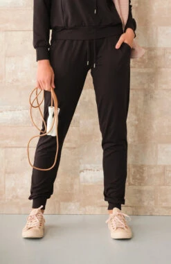 Ensemble Détente Jogging Noir Et Sweet Rose -Velours Intime Boutique jogginf noir uni souple pastunette 2