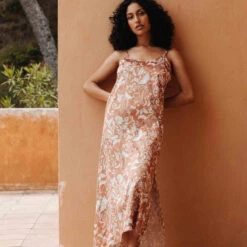 Nuisette Longue Indonésie Latte 7 Nuisette Longue Indonésie Latte -Velours Intime Boutique nuisettelongueesquissesatin