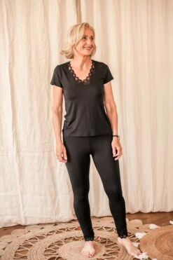 Tee-shirt Manche Courte Simply Perfect Noir -Velours Intime Boutique pyjama manche courte noir simply perfect haut antigel patalon