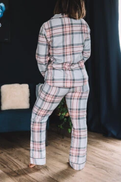 Pyjama Chaud Carreaux Gris -Velours Intime Boutique pyjamacotonboutoneepastunette 3