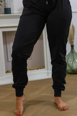 Ensemble Détente Jogging Noir Et Sweet Rose -Velours Intime Boutique tenuedetentelooksportjoggingnoir 3