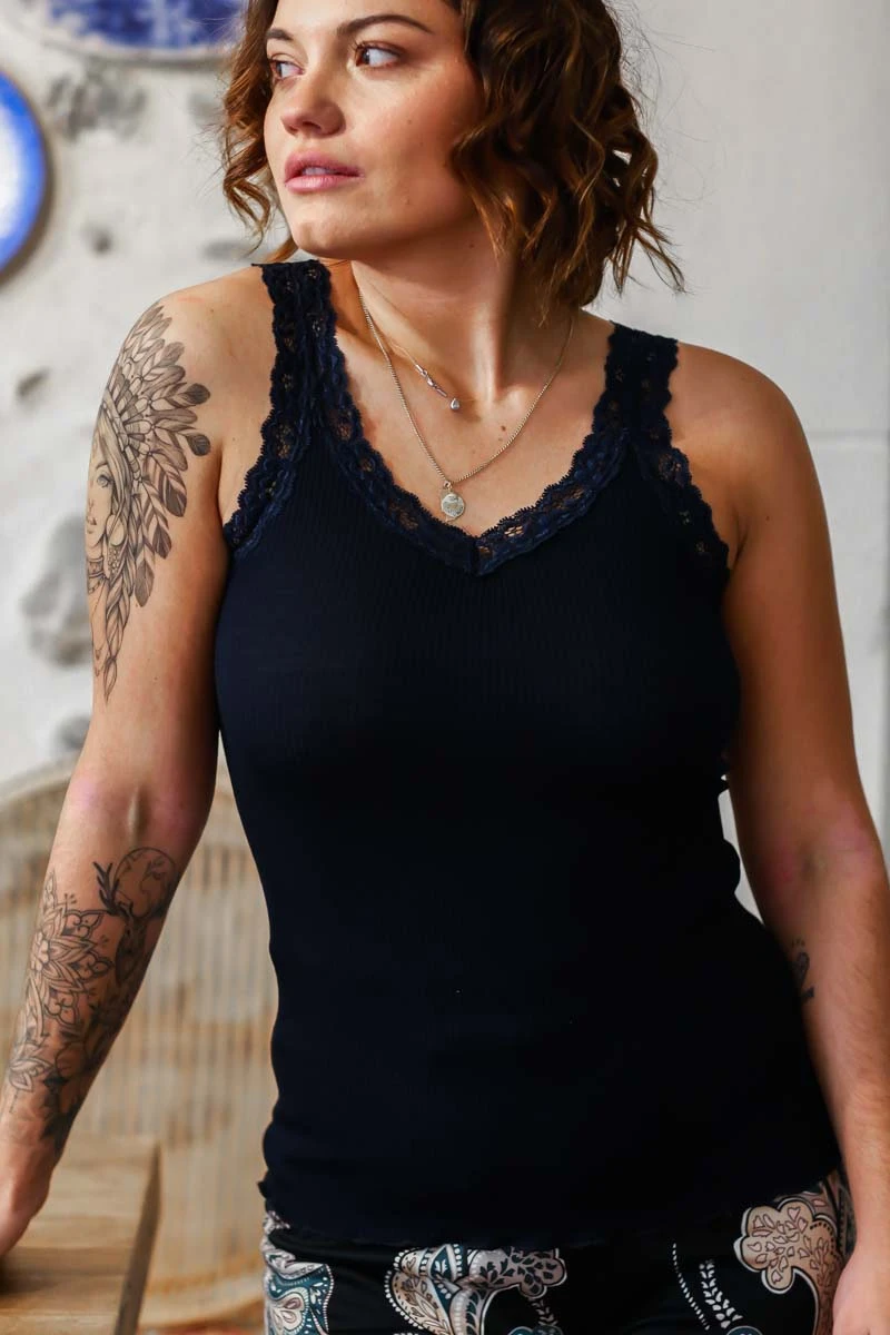 Débardeur Col V En Dentelle Dentelle Laine Et Soie Bleu Marine 3 Débardeur Col V En Dentelle Dentelle Laine Et Soie Bleu Marine